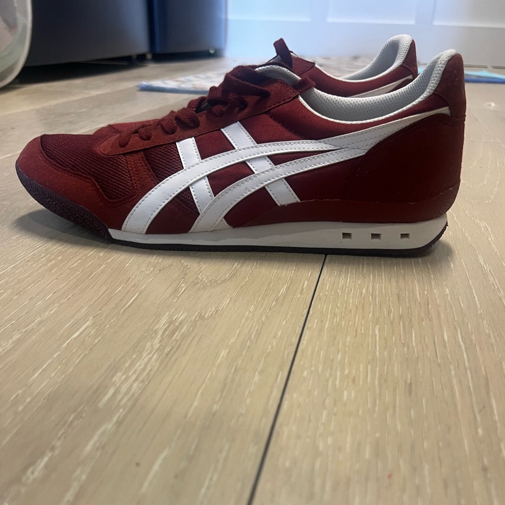 Asics Men's red and White Sneakers